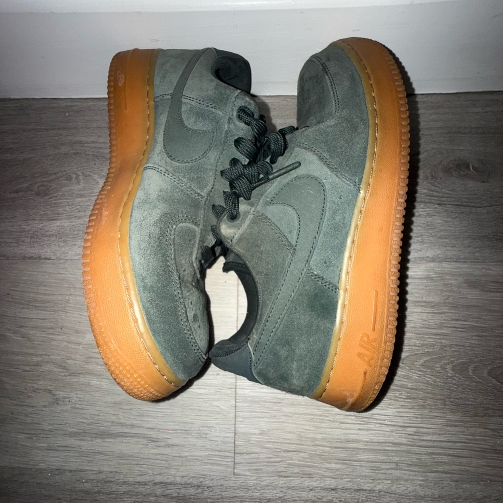 Nike Air Force 1 Low Green Suede Gum Sole Sneakers Size 9